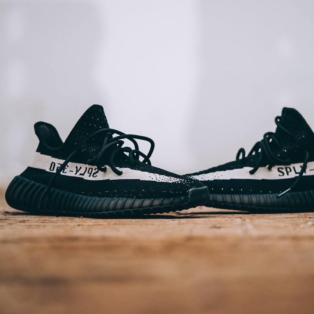 ADIDAS ORIGINALS YEEZY BOOST 350 V2 NERO-BIANCO