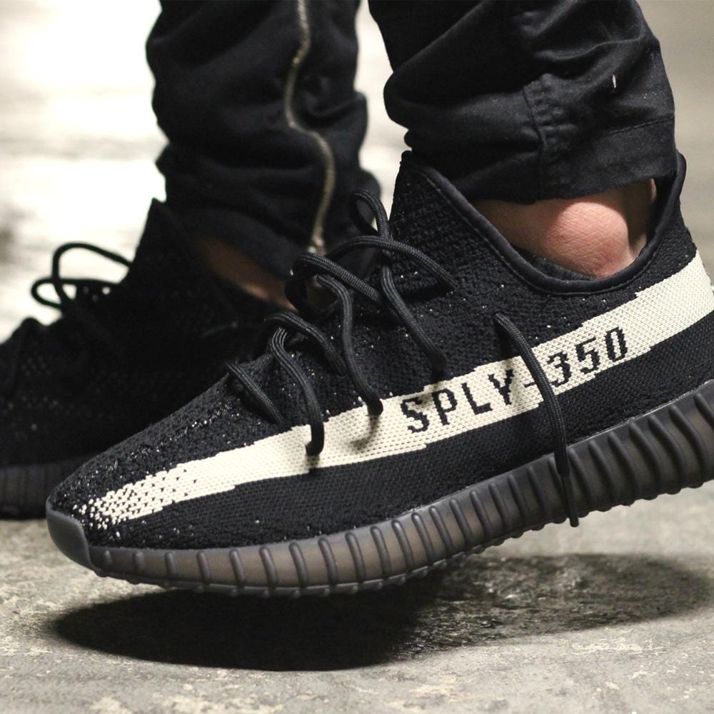 ADIDAS ORIGINALS YEEZY BOOST 350 V2 NERO-BIANCO